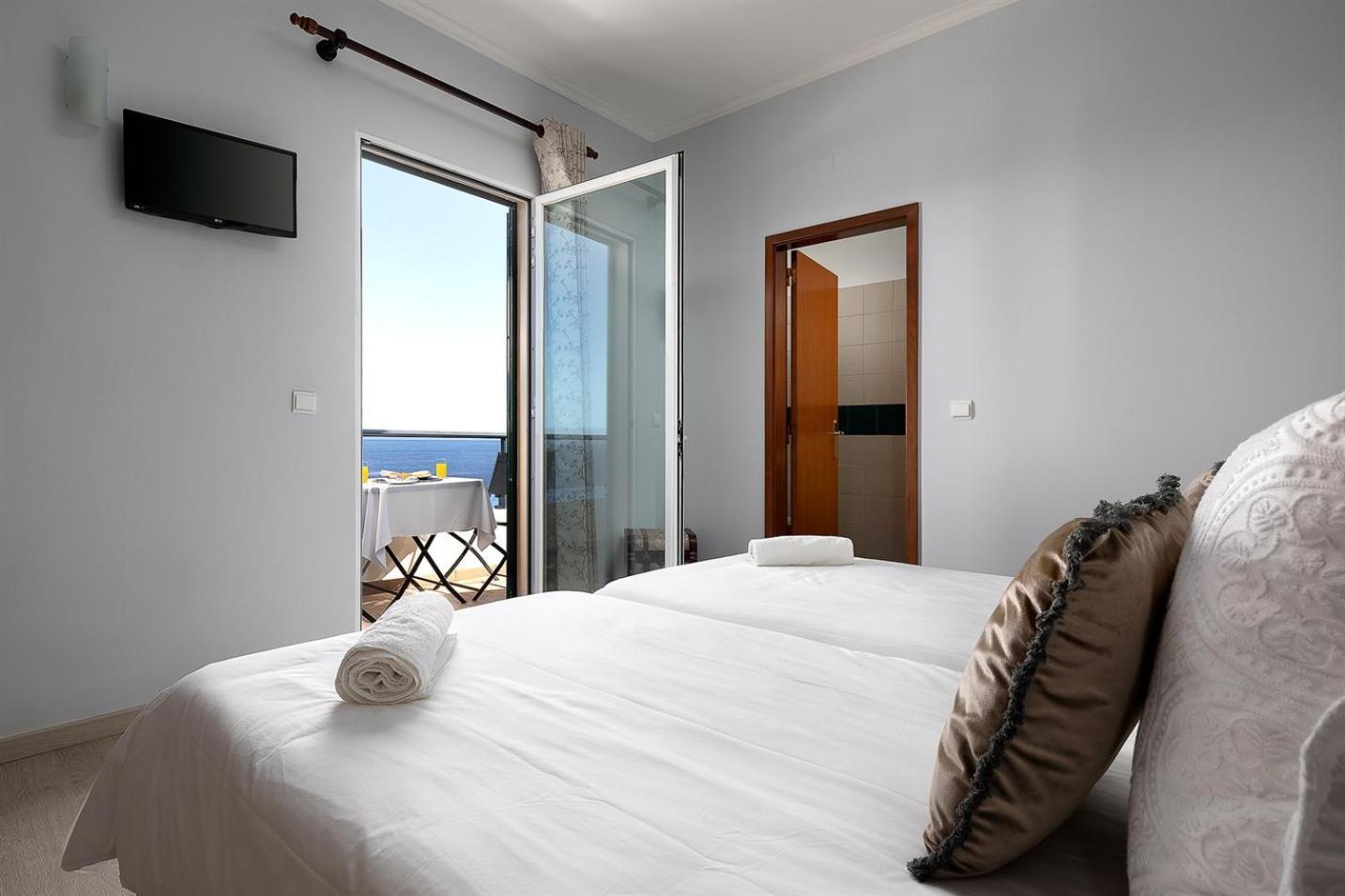 Perola Views Inn By Madeira Sun Travel ปอร์โต โมนิซ ภายนอก รูปภาพ