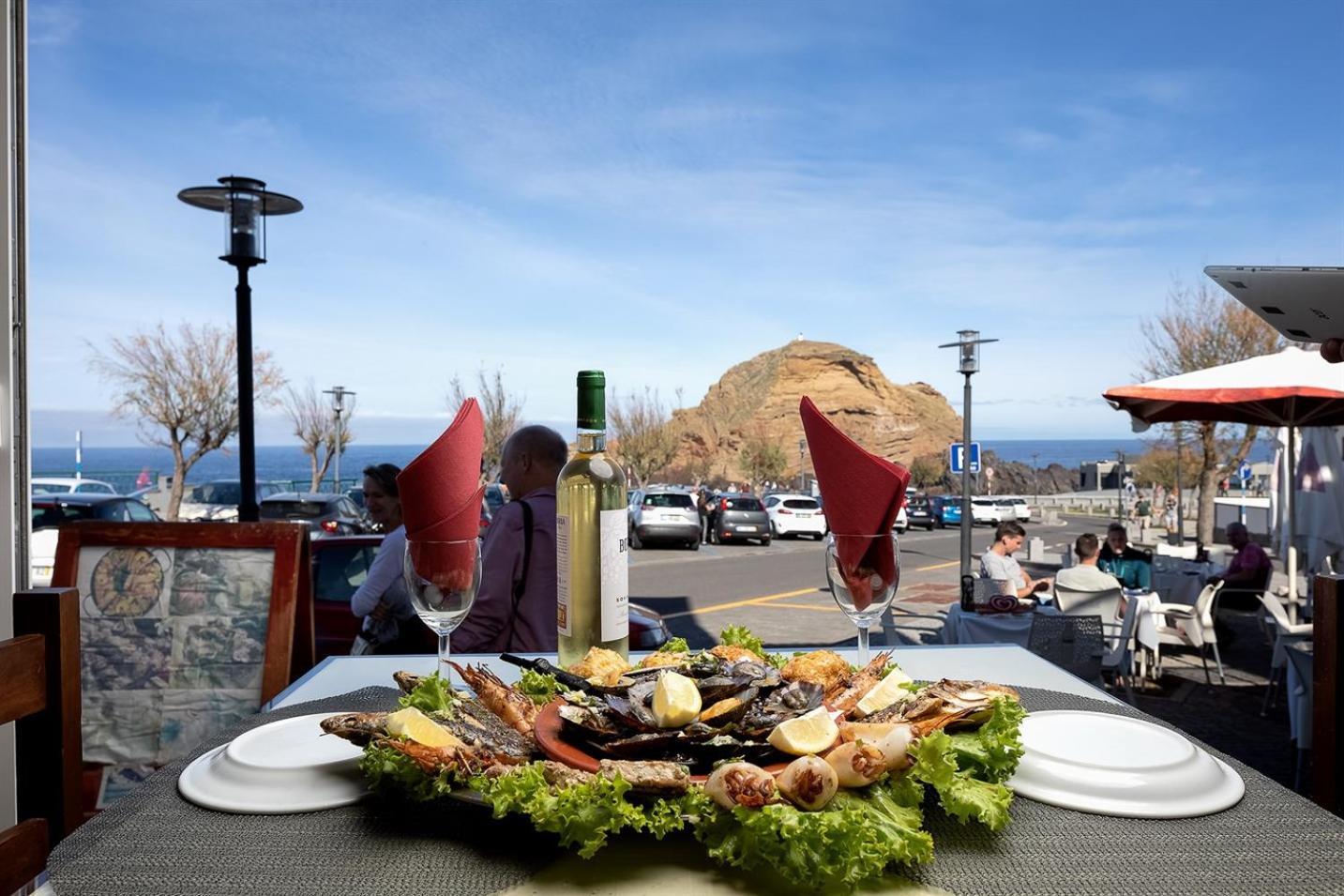 Perola Views Inn By Madeira Sun Travel ปอร์โต โมนิซ ภายนอก รูปภาพ